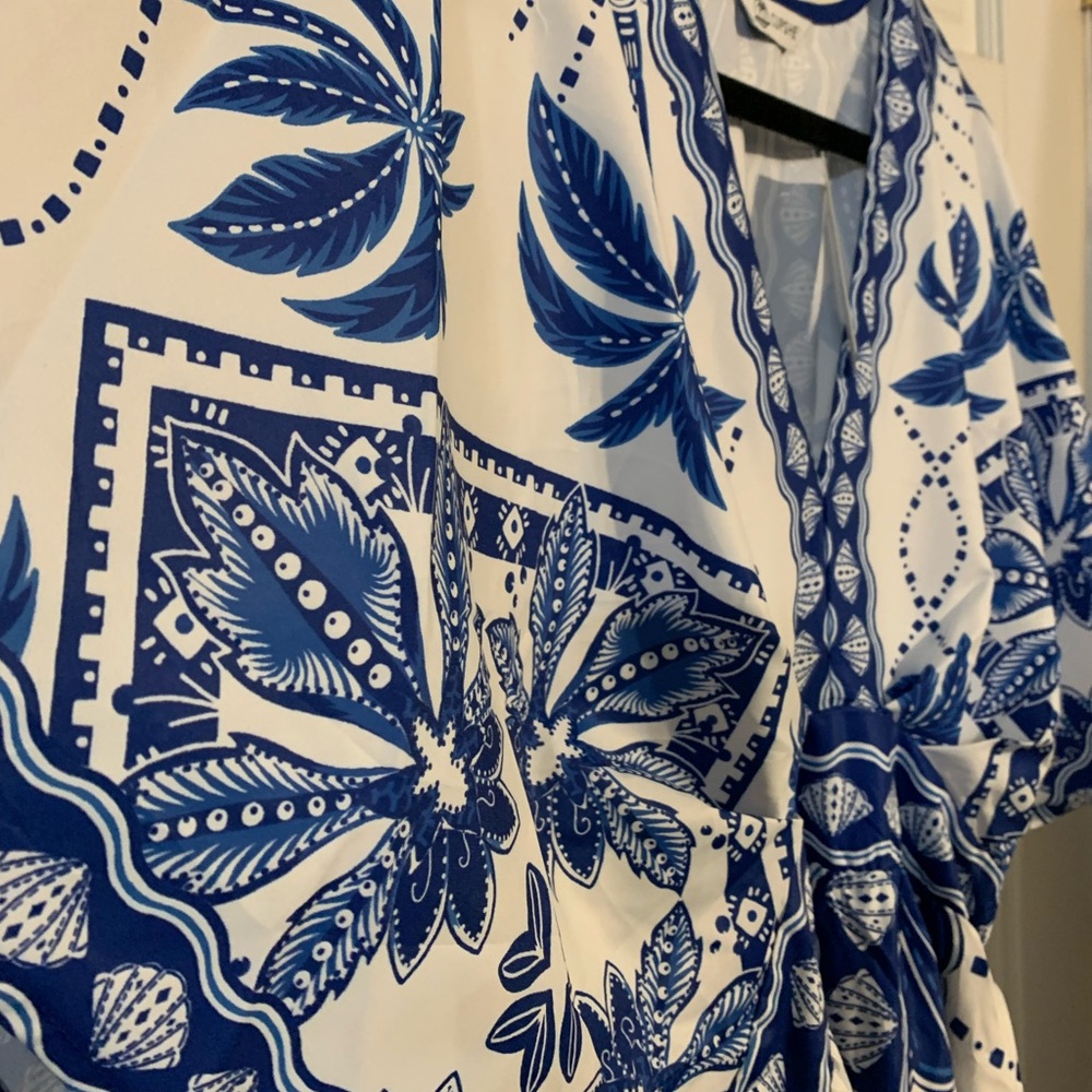 Cupshe Blue and White Floral V‑Neck Swim Coverup Maxi - Picture 10 of 10